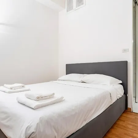 Guesthost - Brera Escape! Exclusive Roomy Flat Milán